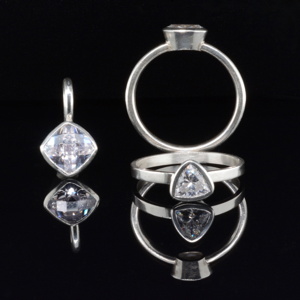 Focused Open Studio: Tapered Bezel Settings